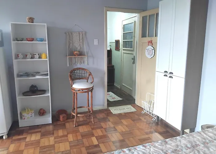 Apartamento Apto Ensolarado C Vista-varanda-elevador 40m2 Perto Centro-rodoviária-metrô-shopping-restaurantes-mercados-hospitais-aeroporto Porto Alegre