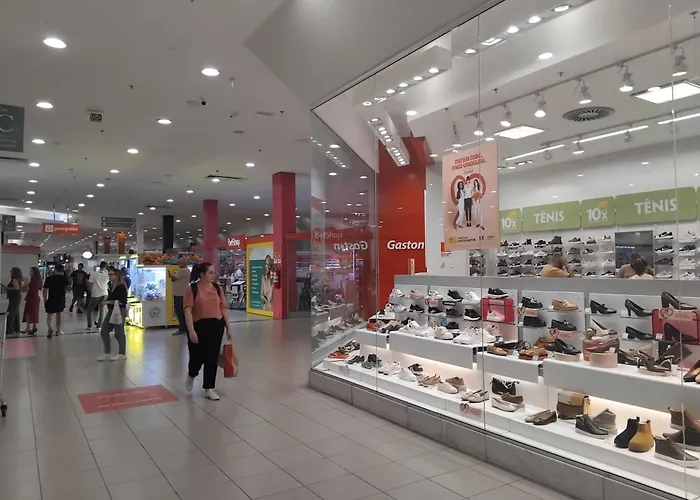 Apto Ensolarado C Vista-varanda-elevador 40m2 Perto Centro-rodoviária-metrô-shopping-restaurantes-mercados-hospitais-aeroporto